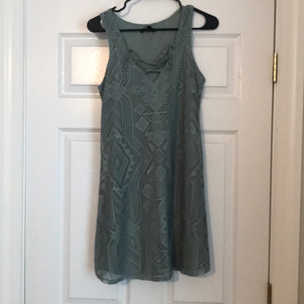 Adorable teal dress!